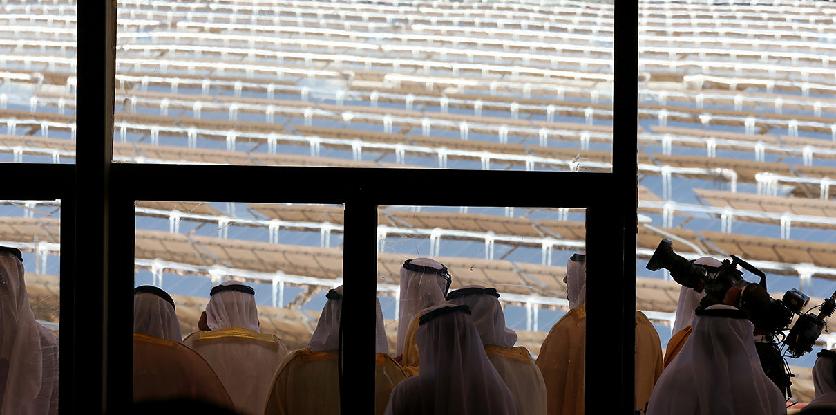 строительство солнечной электростанции в Абу-Даби картинка