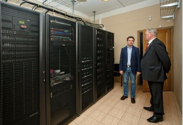 Отечественный суперкомпьютер картинка